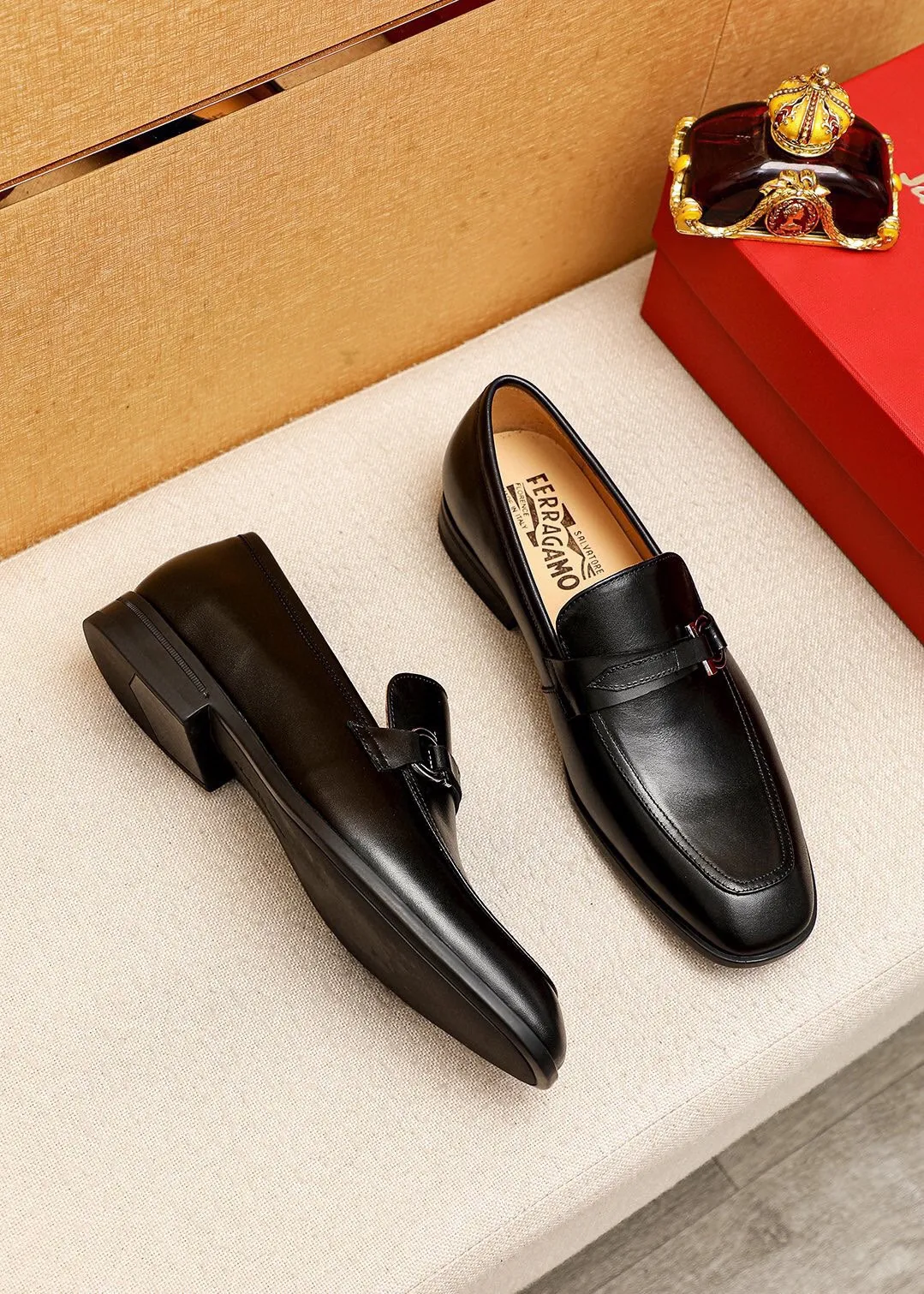 Men's shoes 💰480 💐 Product trademark: Ferragamo "Ferragamo" casual leather shoes Regular size: 38-44 (45🉑️customized) Product materials: Selected imported first-layer cowhide upper + luxury hardware buckle, imported water-dyed cowhide leather lining. Strong three-dimensional visual effect, original rubber outsole Color: 3⃣️seed leather materials available